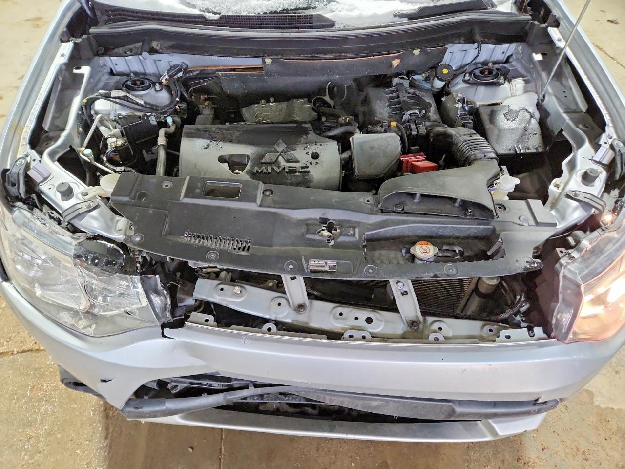 2015 MITSUBISHI OUTLANDER SE photo 12