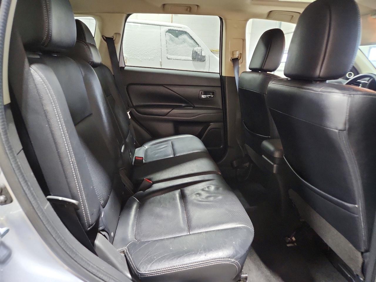2015 MITSUBISHI OUTLANDER SE photo 11