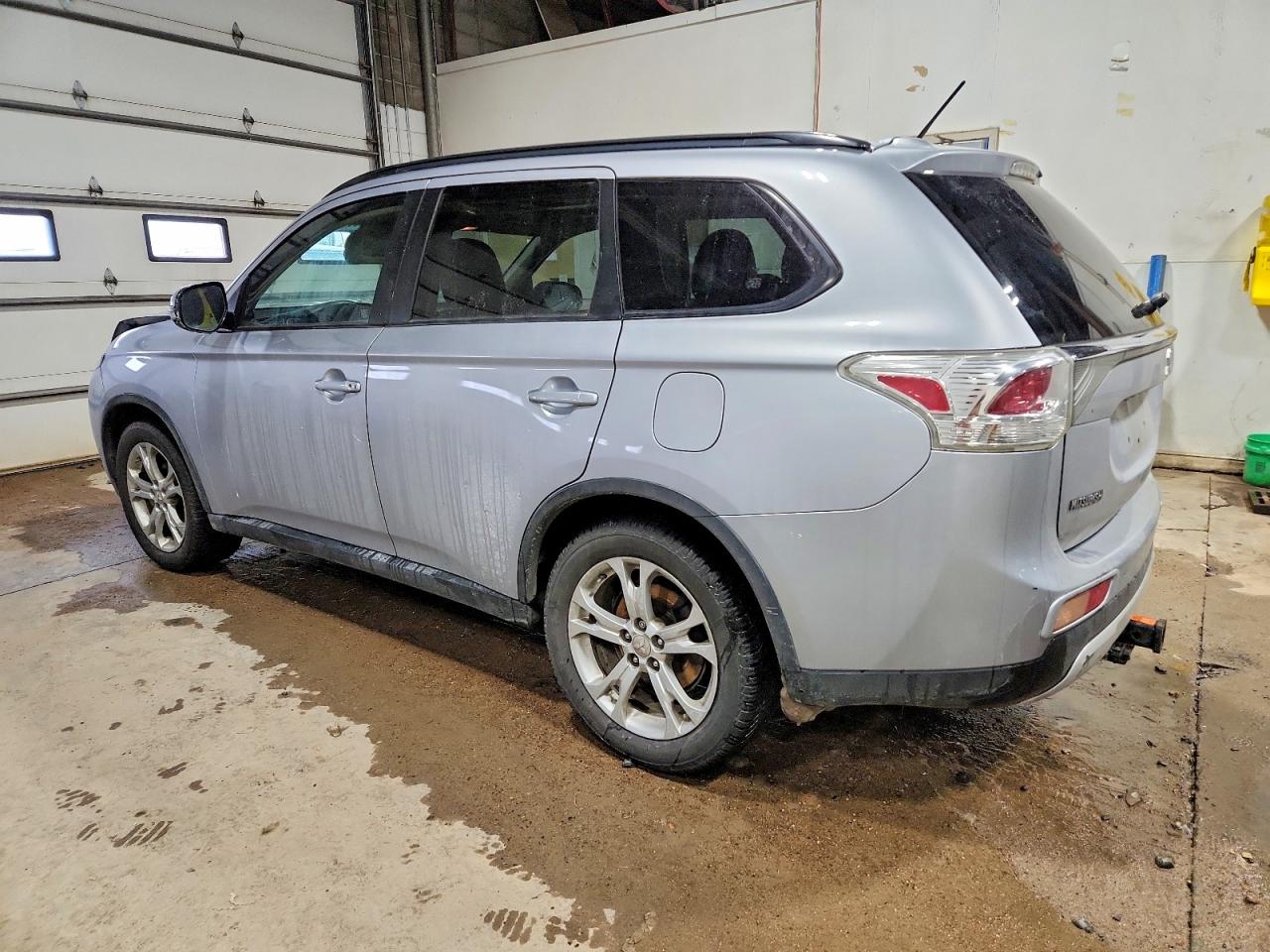 2015 MITSUBISHI OUTLANDER SE photo 2