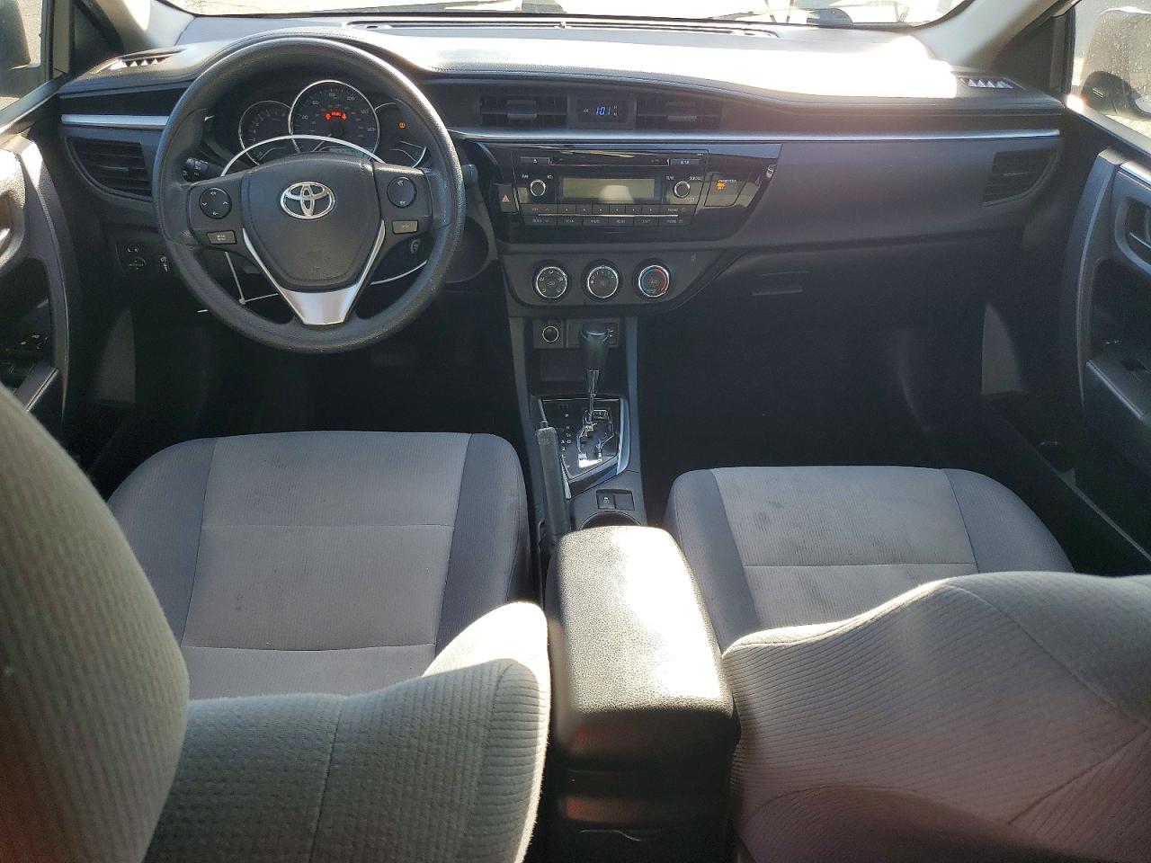 2015 TOYOTA COROLLA L photo 8