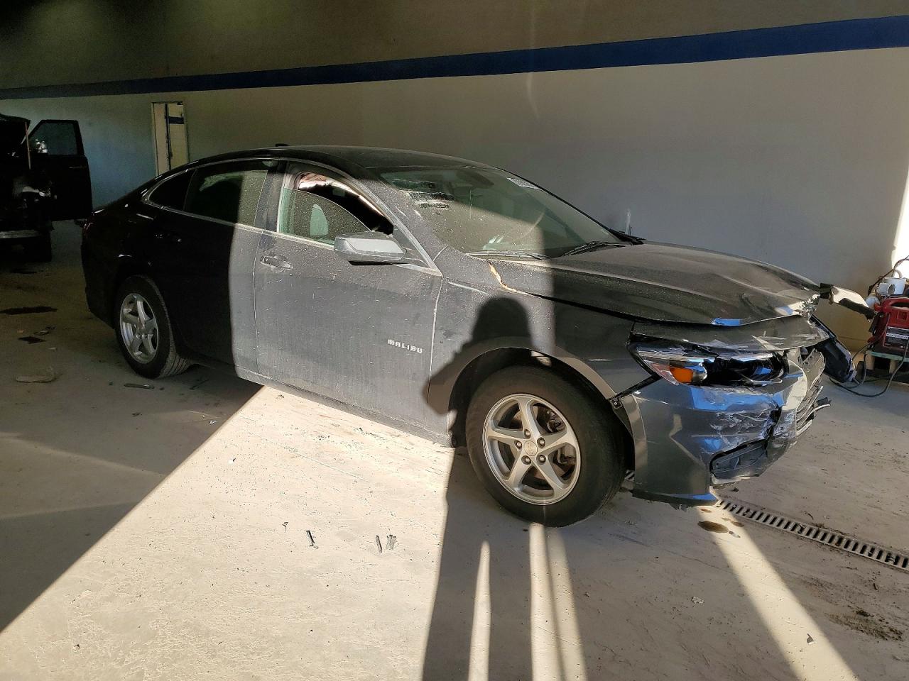 2017 CHEVROLET MALIBU LS photo 4