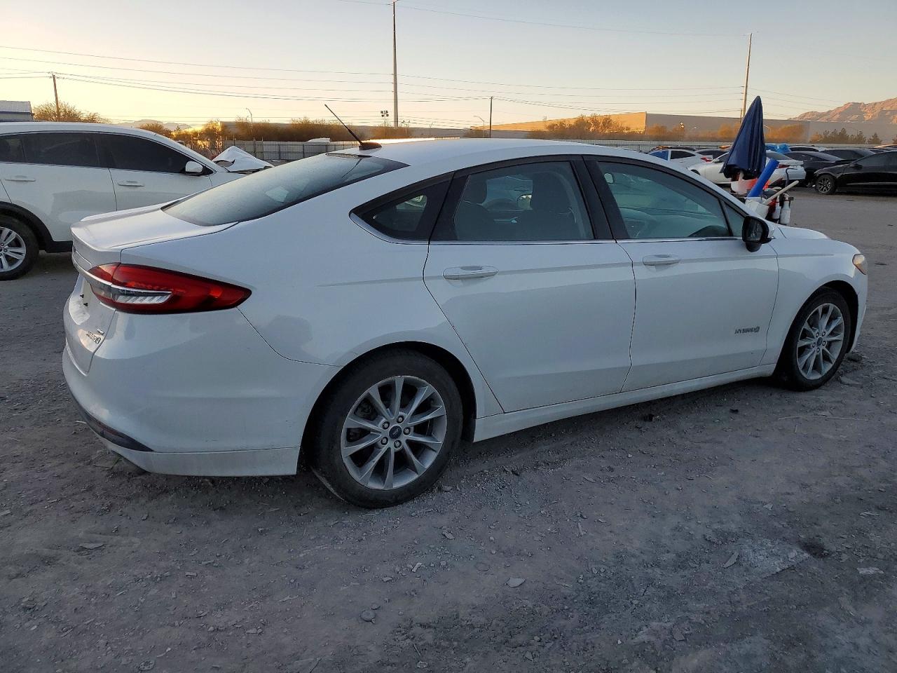 2017 FORD FUSION SE HYBRID photo 3