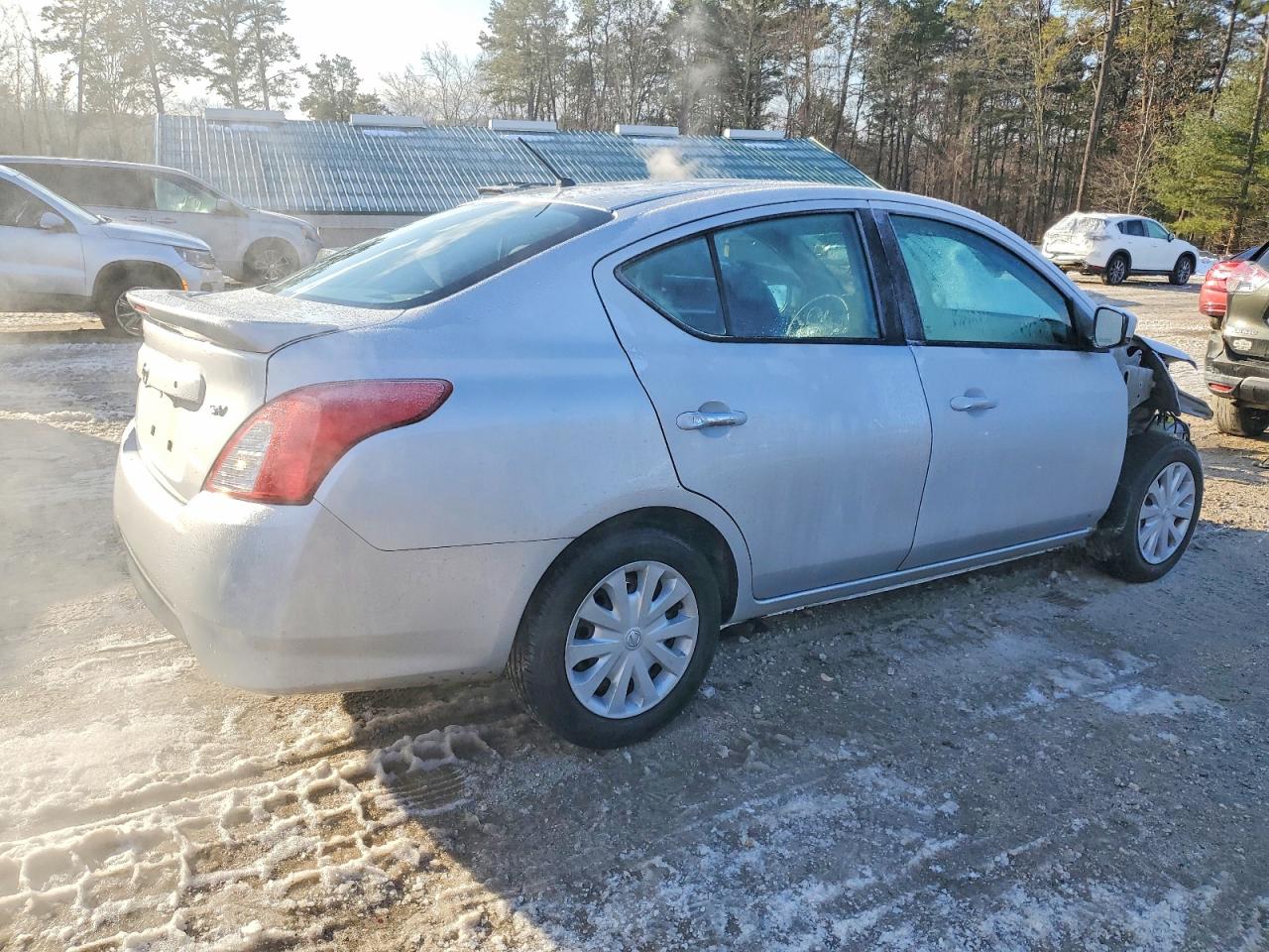 2018 NISSAN VERSA S photo 3