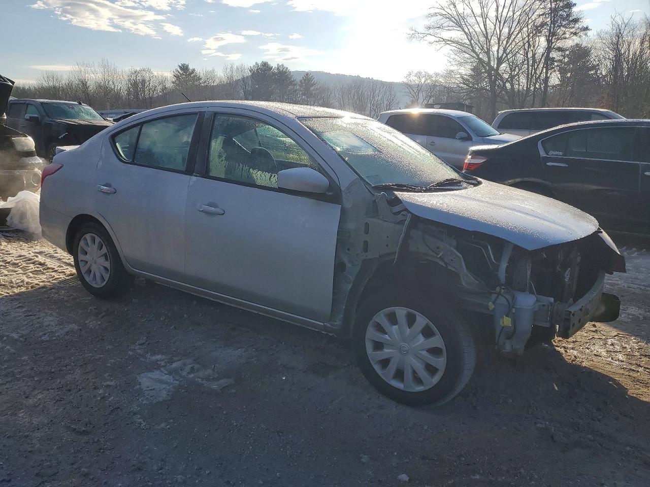 2018 NISSAN VERSA S photo 4