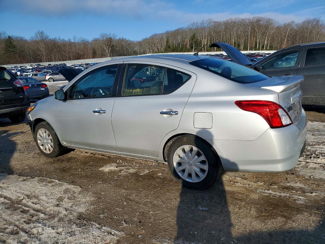 2018 NISSAN VERSA S photo 2