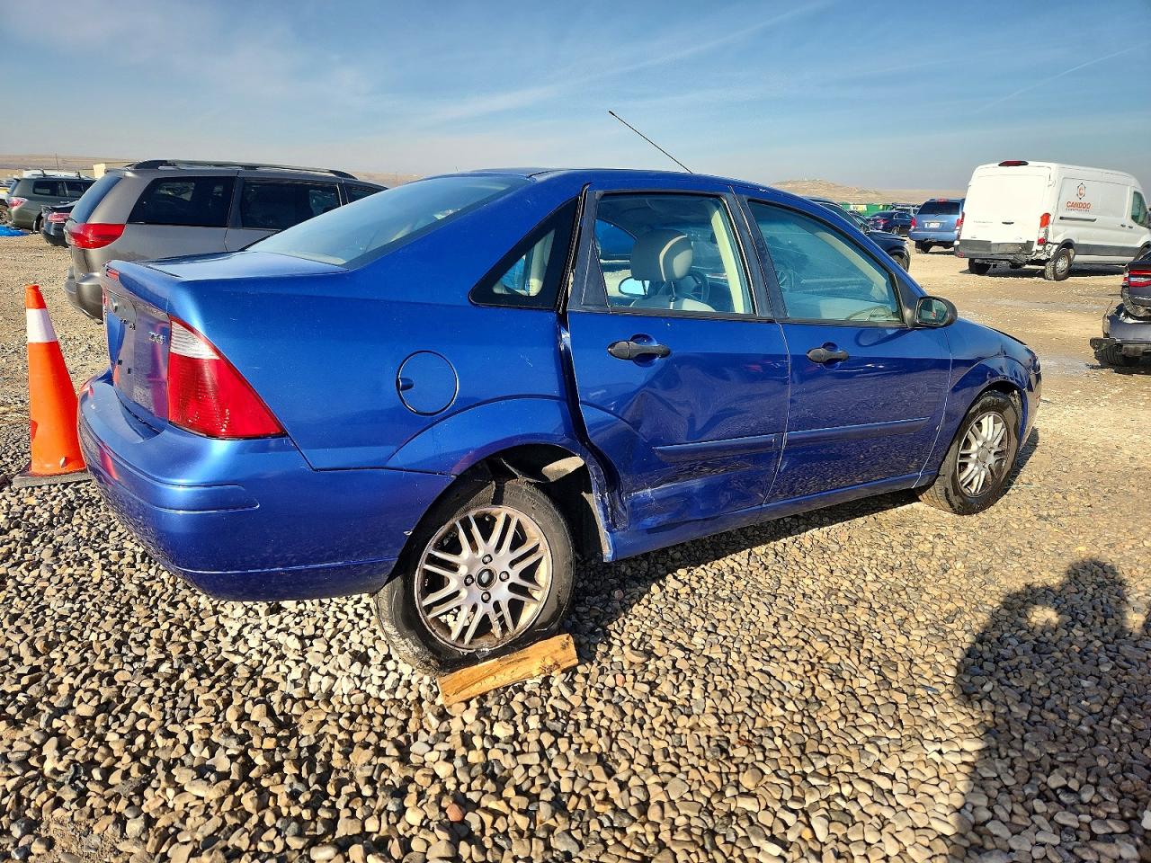 2005 FORD FOCUS ZX4 photo 3