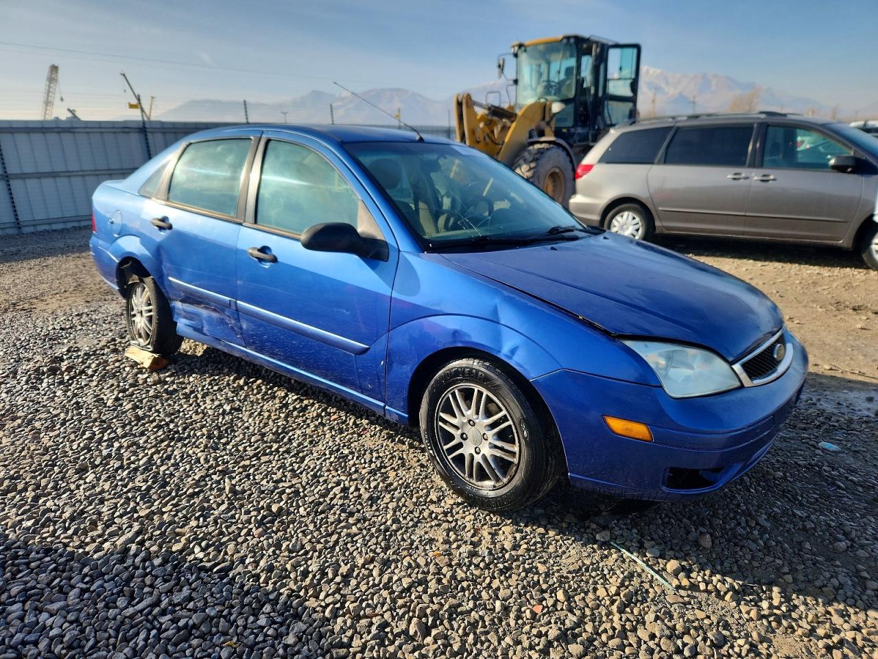 2005 FORD FOCUS ZX4 photo 4