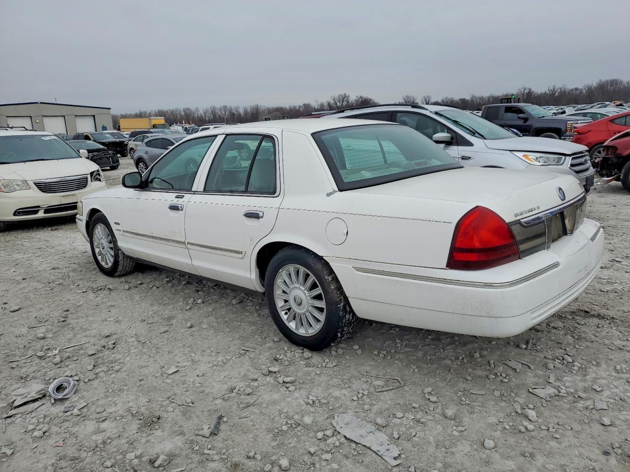 2009 MERCURY GRAND MARQUIS LS photo 2