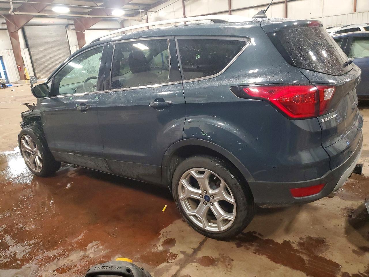 2019 FORD ESCAPE TITANIUM photo 2