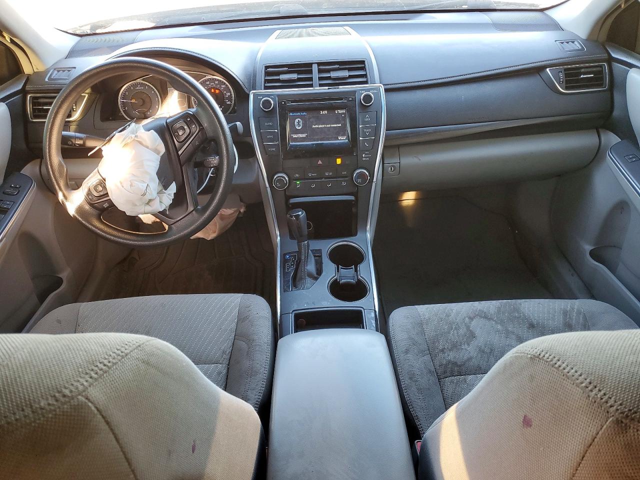2015 TOYOTA CAMRY LE photo 8