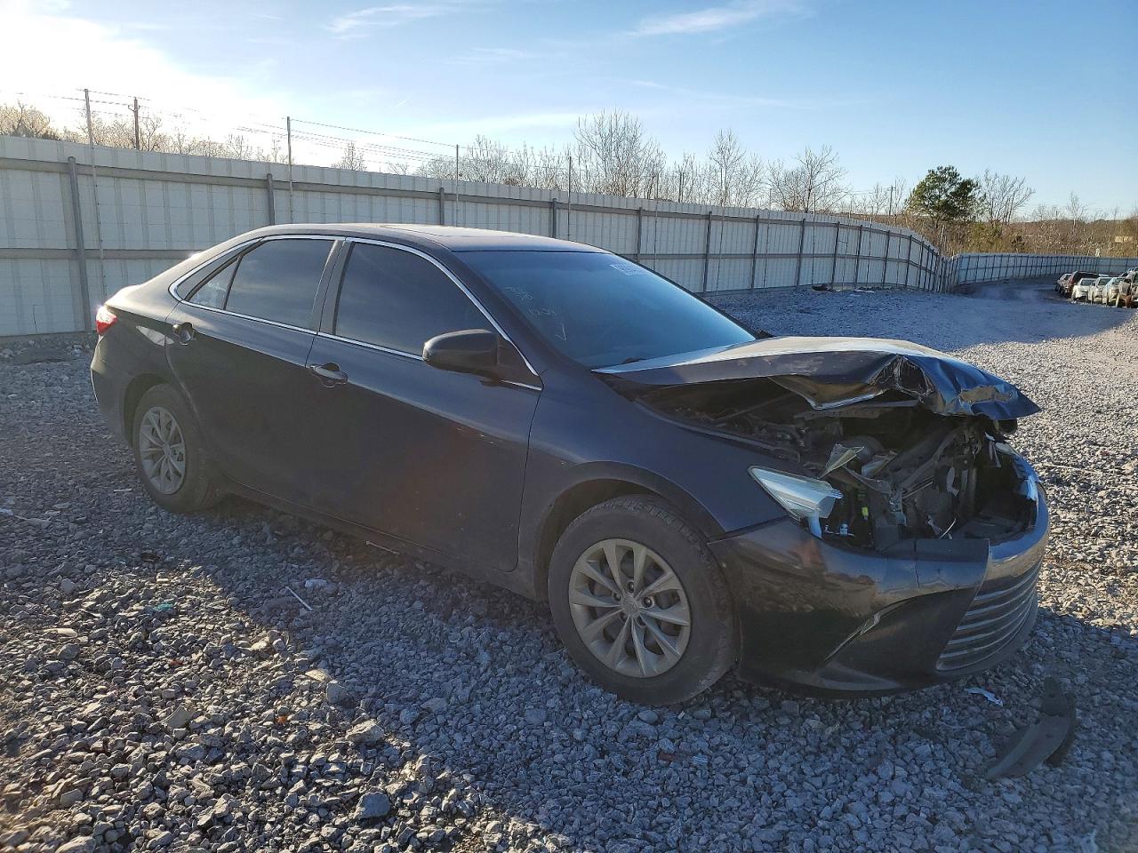 2015 TOYOTA CAMRY LE photo 4