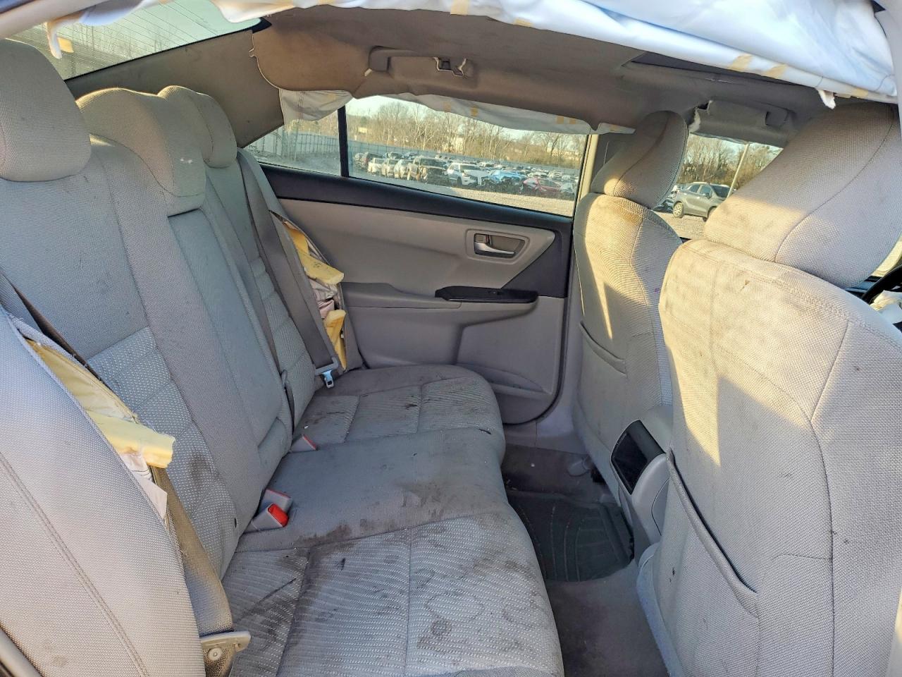 2015 TOYOTA CAMRY LE photo 10