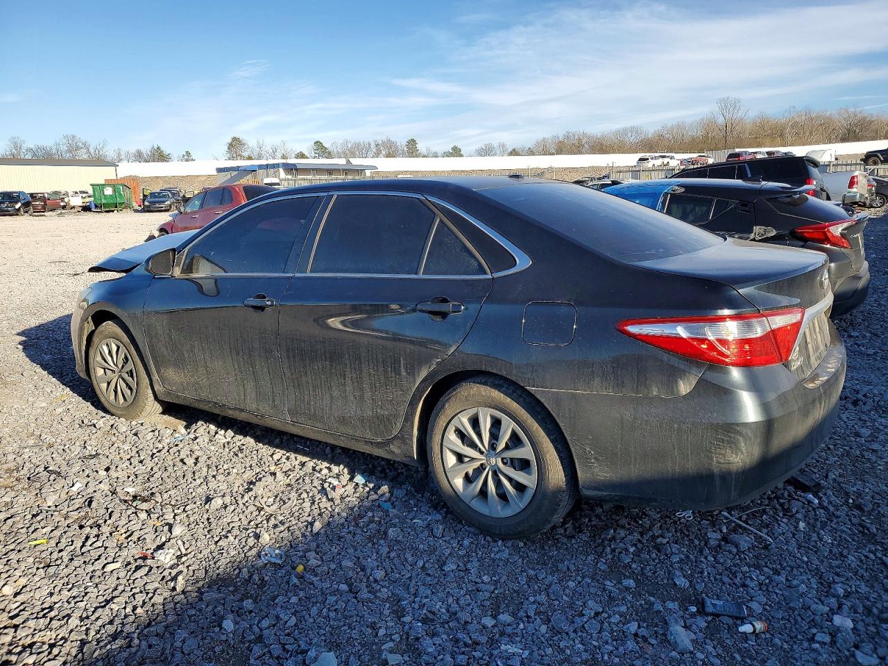 2015 TOYOTA CAMRY LE photo 2