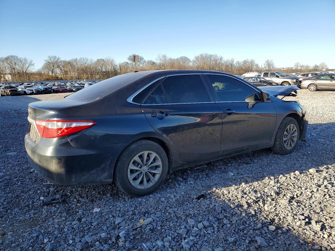 2015 TOYOTA CAMRY LE photo 3