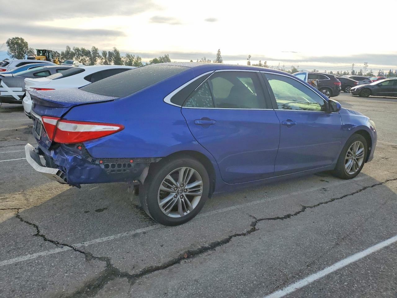 2016 TOYOTA CAMRY LE photo 3