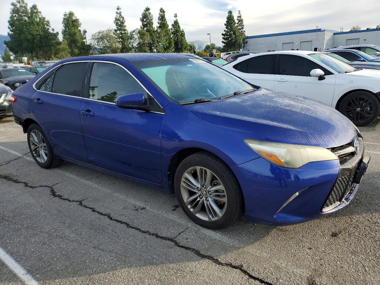 2016 TOYOTA CAMRY LE photo 4
