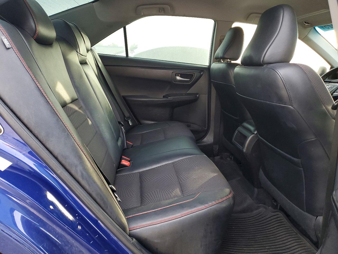 2016 TOYOTA CAMRY LE photo 10