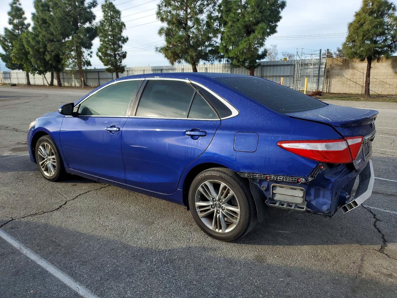 2016 TOYOTA CAMRY LE photo 2