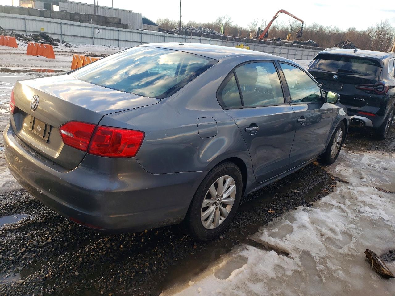 2011 VOLKSWAGEN JETTA SE photo 3