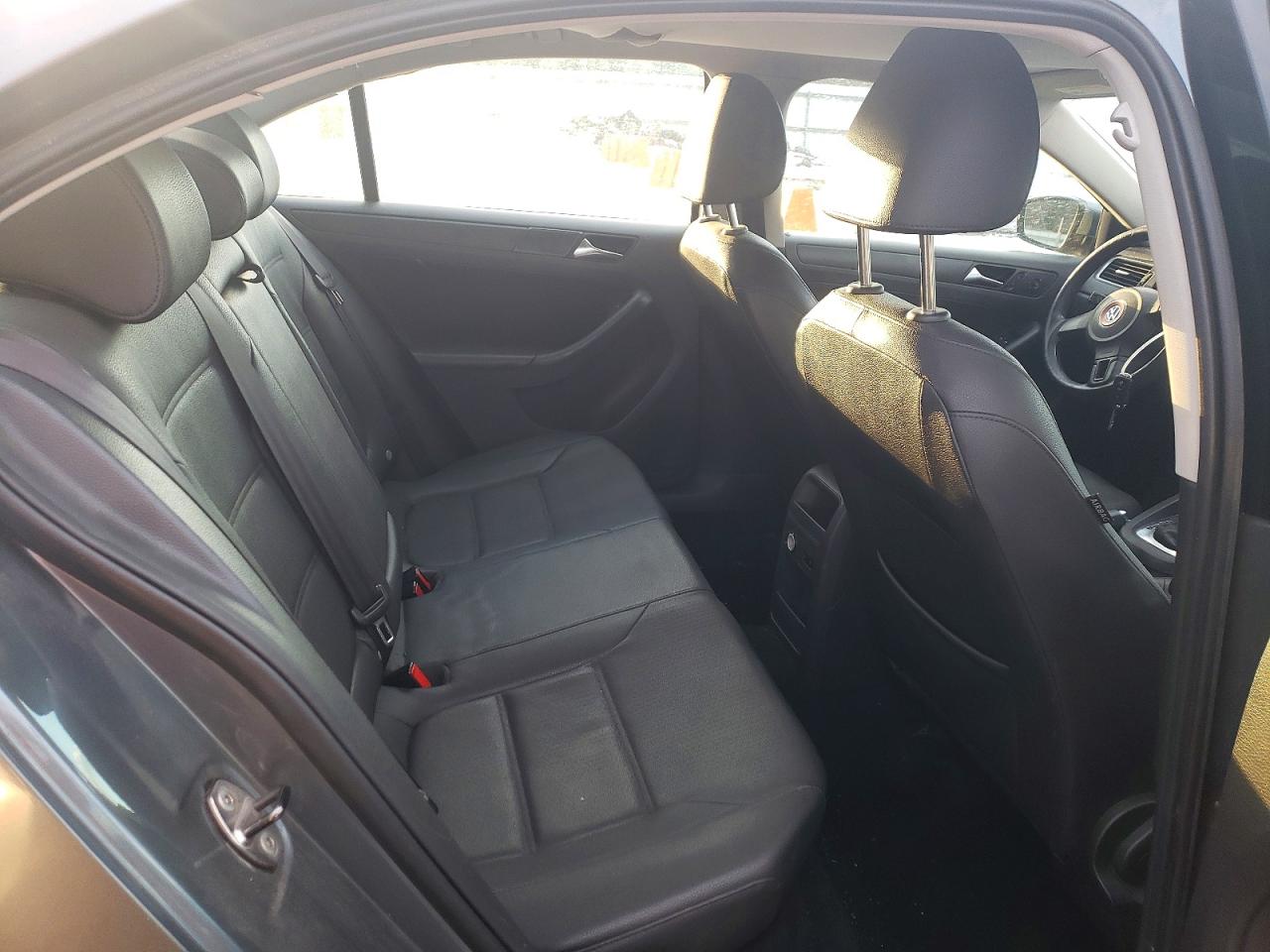 2011 VOLKSWAGEN JETTA SE photo 10