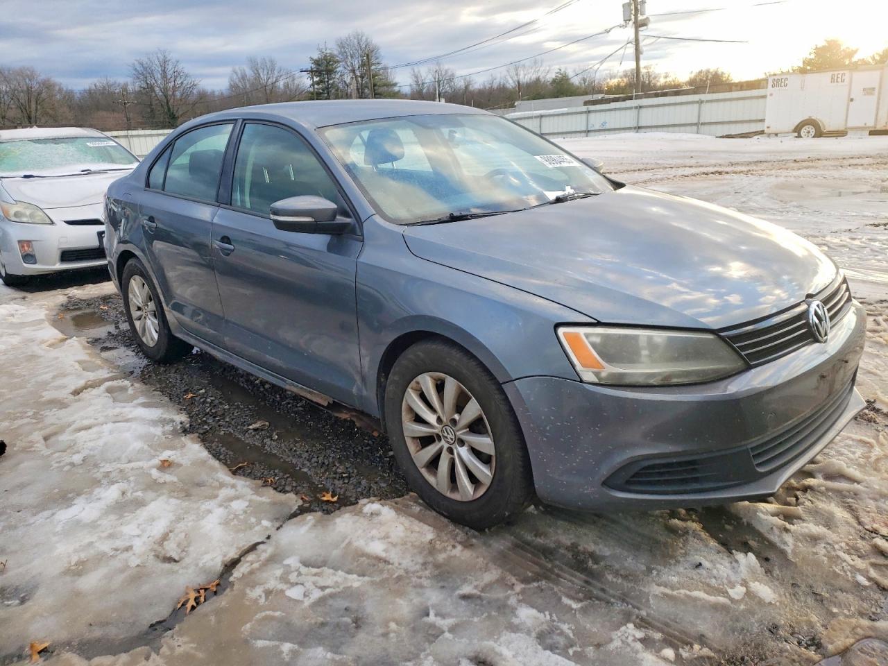 2011 VOLKSWAGEN JETTA SE photo 4