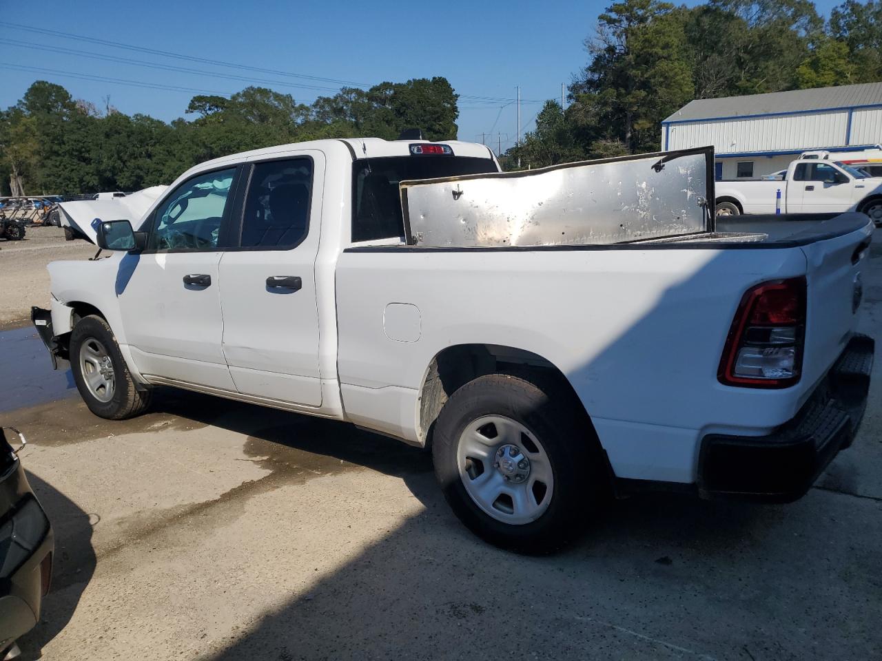 2023 RAM 1500 TRADESMAN photo 3