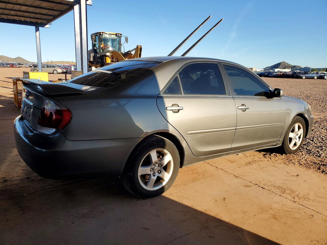 2005 TOYOTA CAMRY LE photo 3