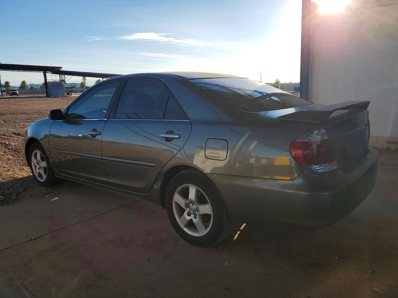 2005 TOYOTA CAMRY LE photo 2