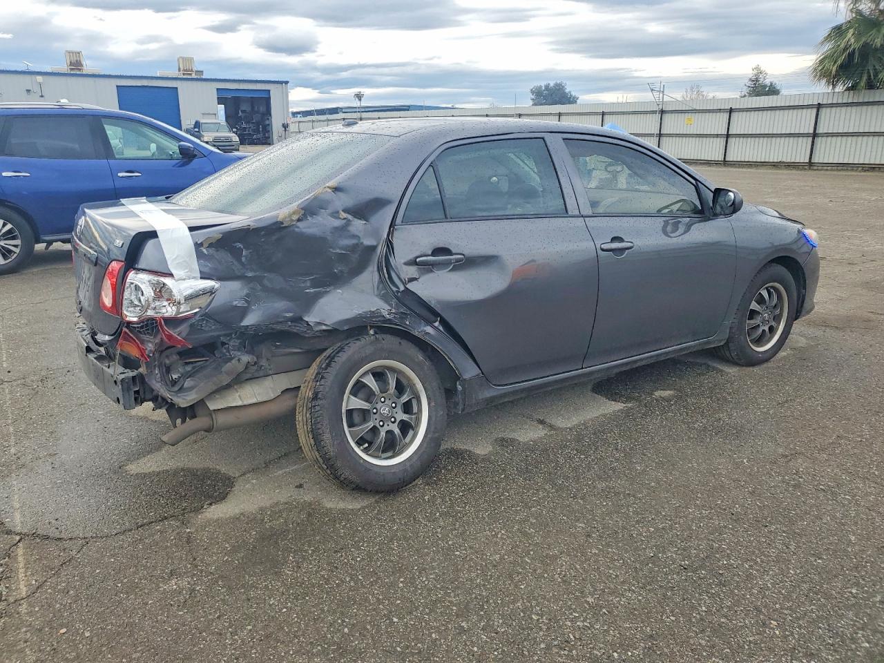 2010 TOYOTA COROLLA BASE photo 3
