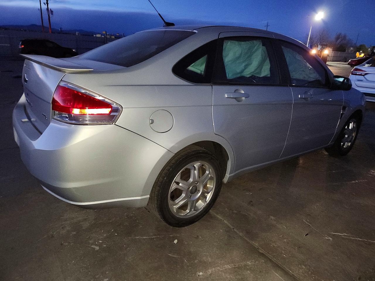 2008 FORD FOCUS SE photo 3