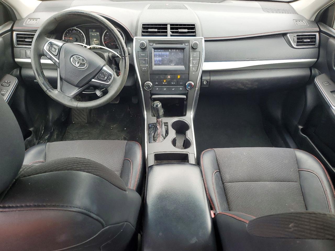 2017 TOYOTA CAMRY LE photo 8