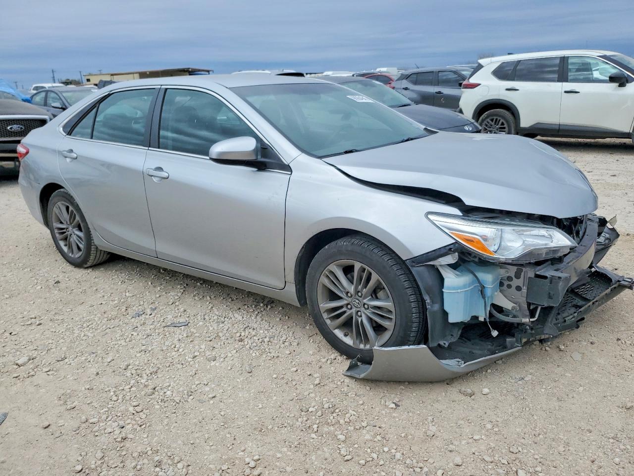 2017 TOYOTA CAMRY LE photo 4