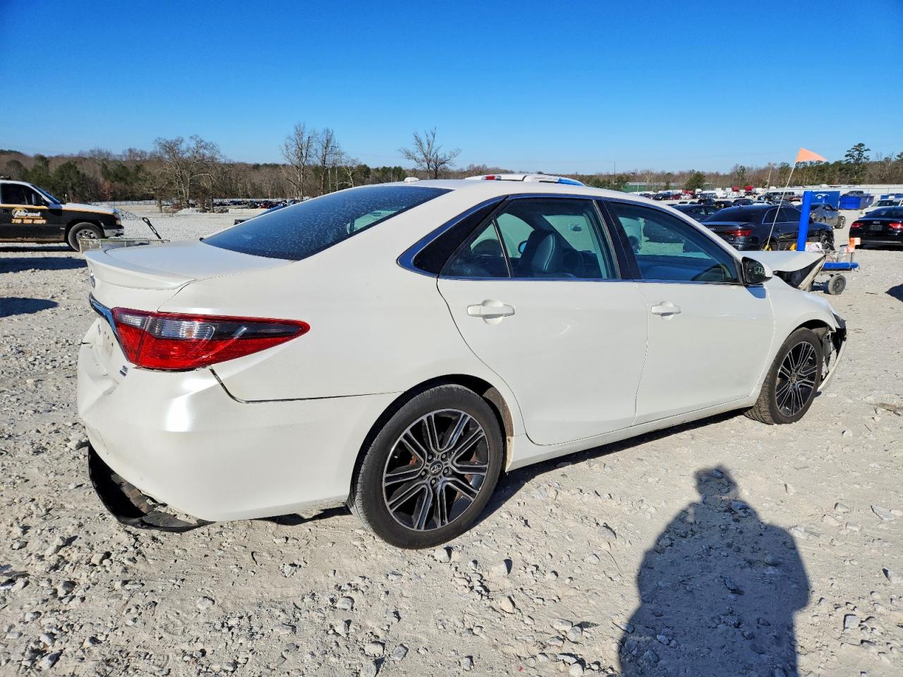 2016 TOYOTA CAMRY LE photo 5
