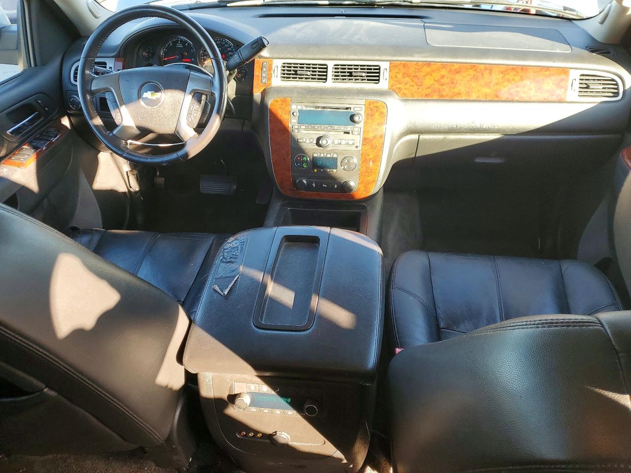 2012 CHEVROLET SUBURBAN C1500 LT photo 8