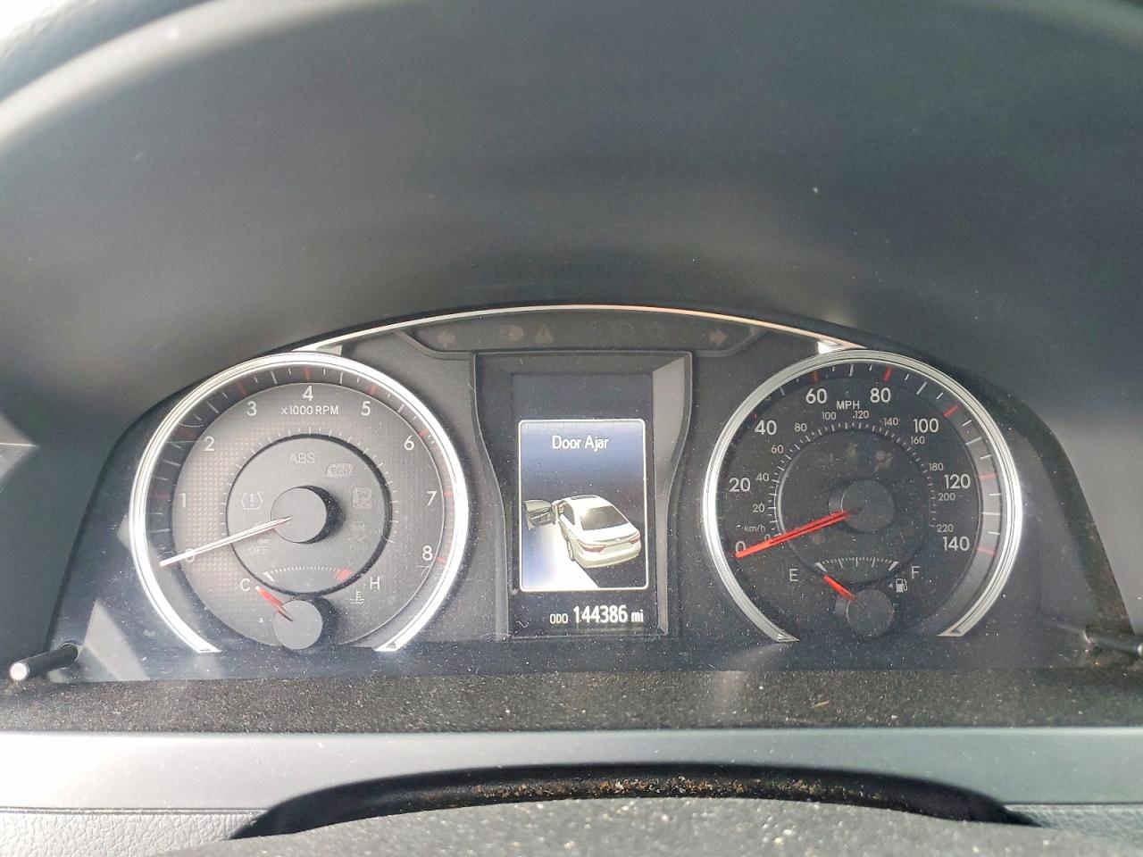 2016 TOYOTA CAMRY LE photo 9