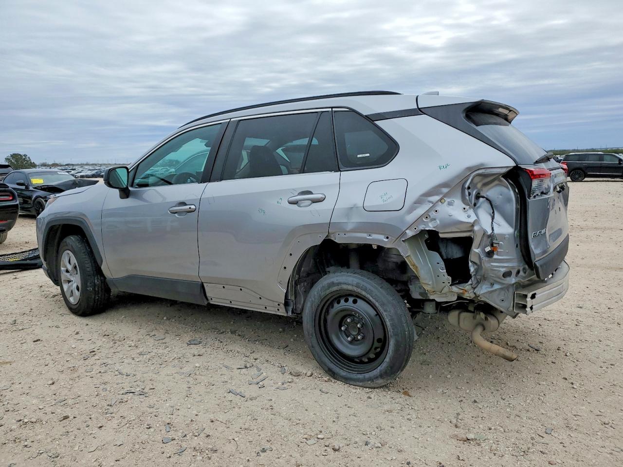2021 TOYOTA RAV4 LE photo 2