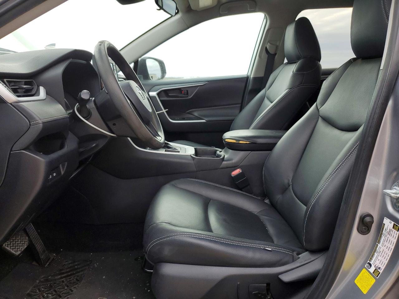 2021 TOYOTA RAV4 LE photo 7