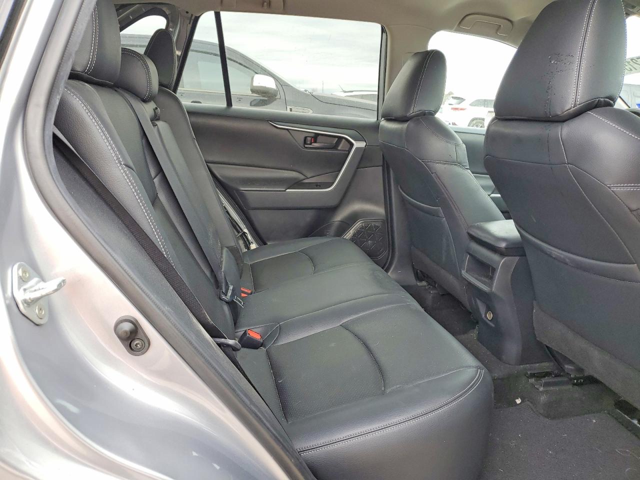 2021 TOYOTA RAV4 LE photo 10
