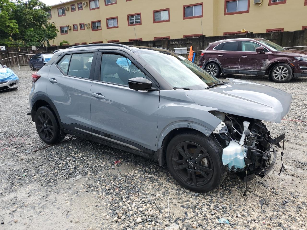 2023 NISSAN KICKS SR photo 4