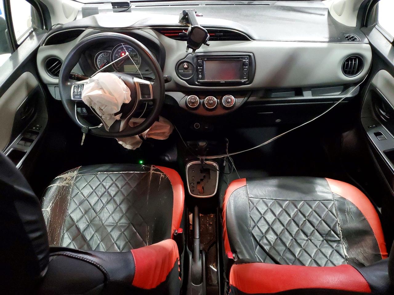 2017 TOYOTA YARIS 5-DOOR L FLEET photo 8