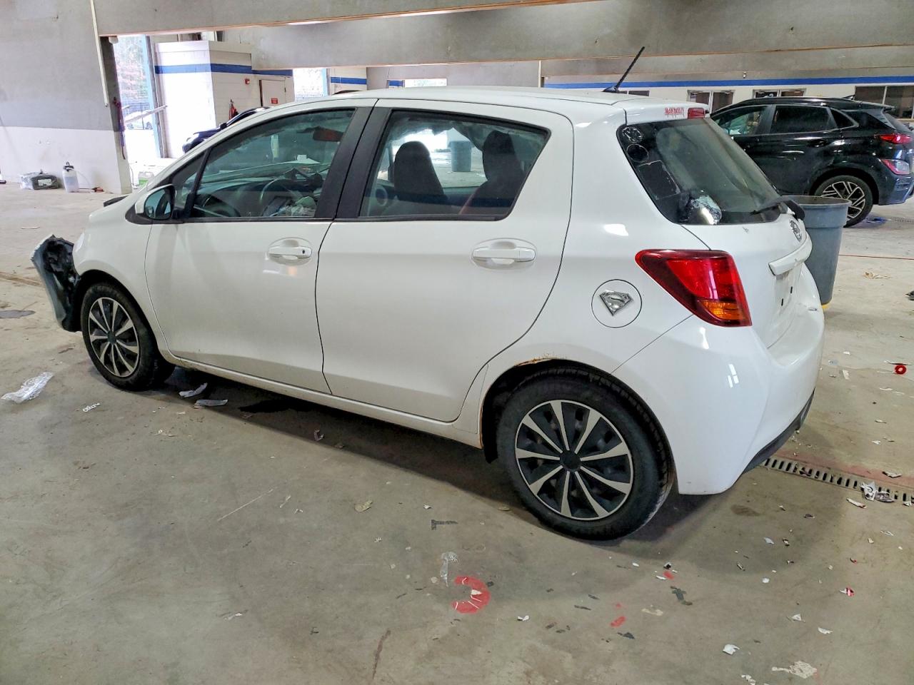 2017 TOYOTA YARIS 5-DOOR L FLEET photo 2