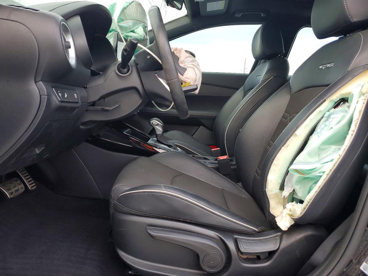 2023 KIA FORTE GT LINE photo 7