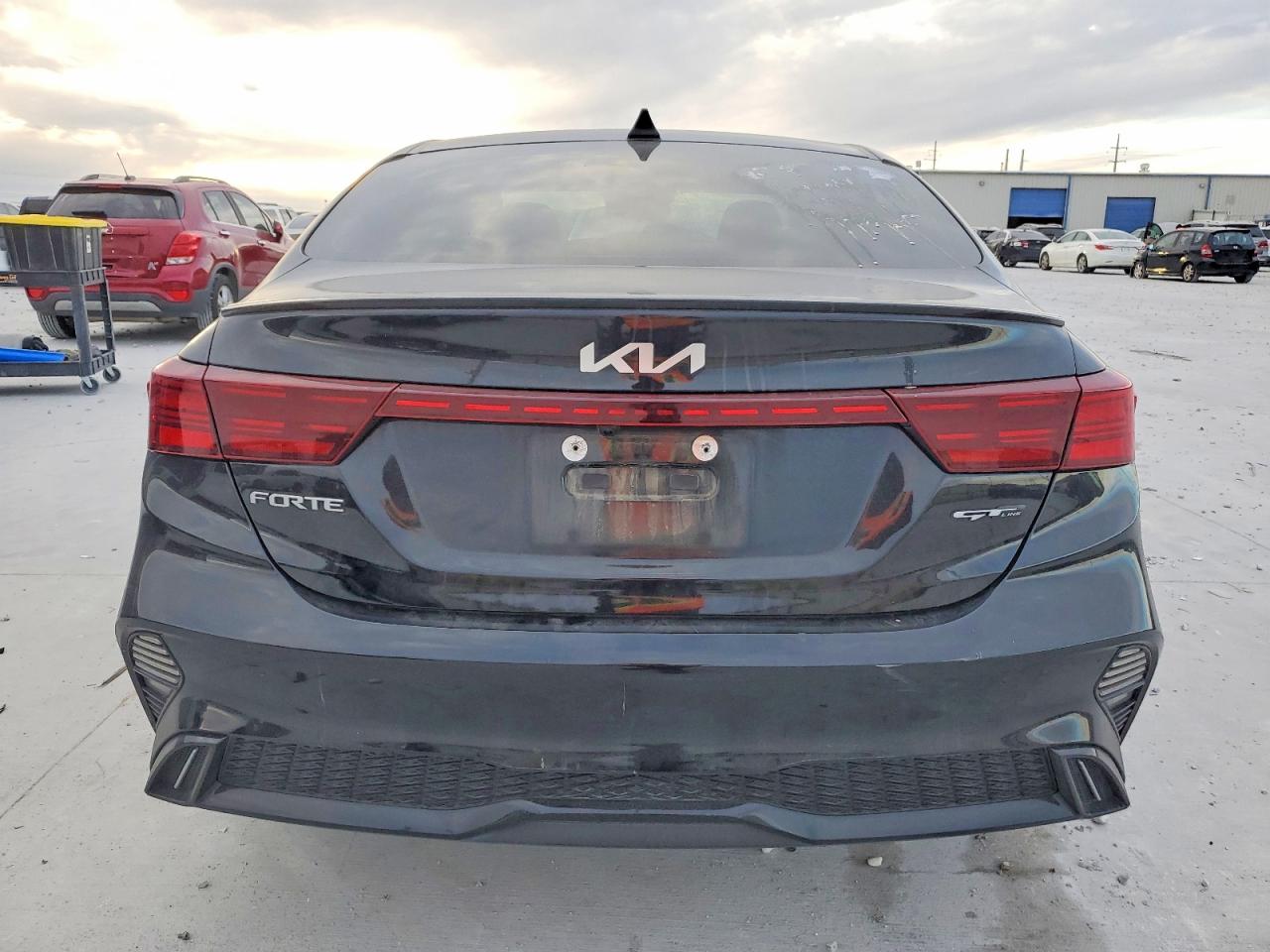 2023 KIA FORTE GT LINE photo 6