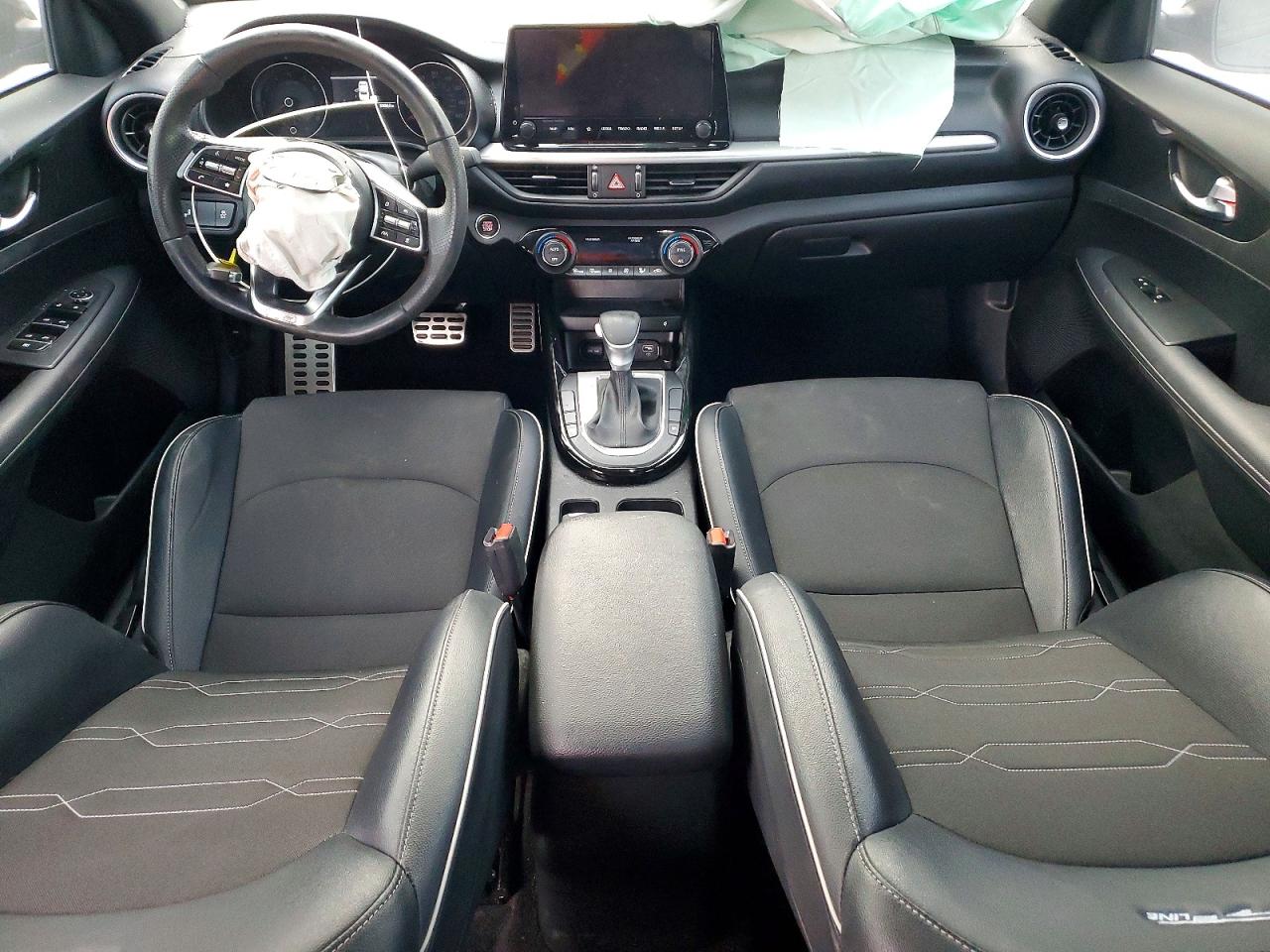 2023 KIA FORTE GT LINE photo 8