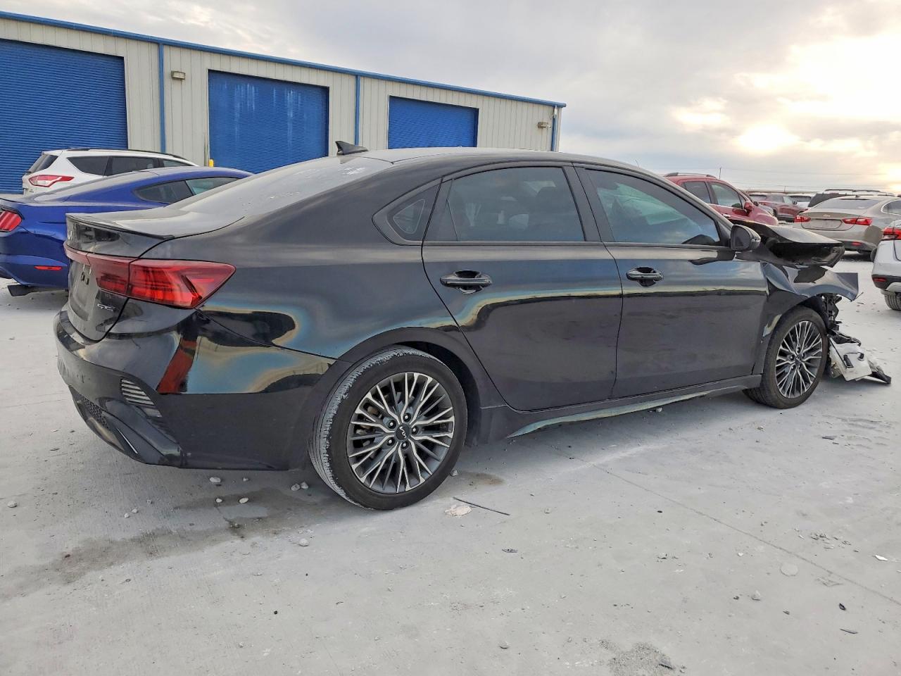 2023 KIA FORTE GT LINE photo 3