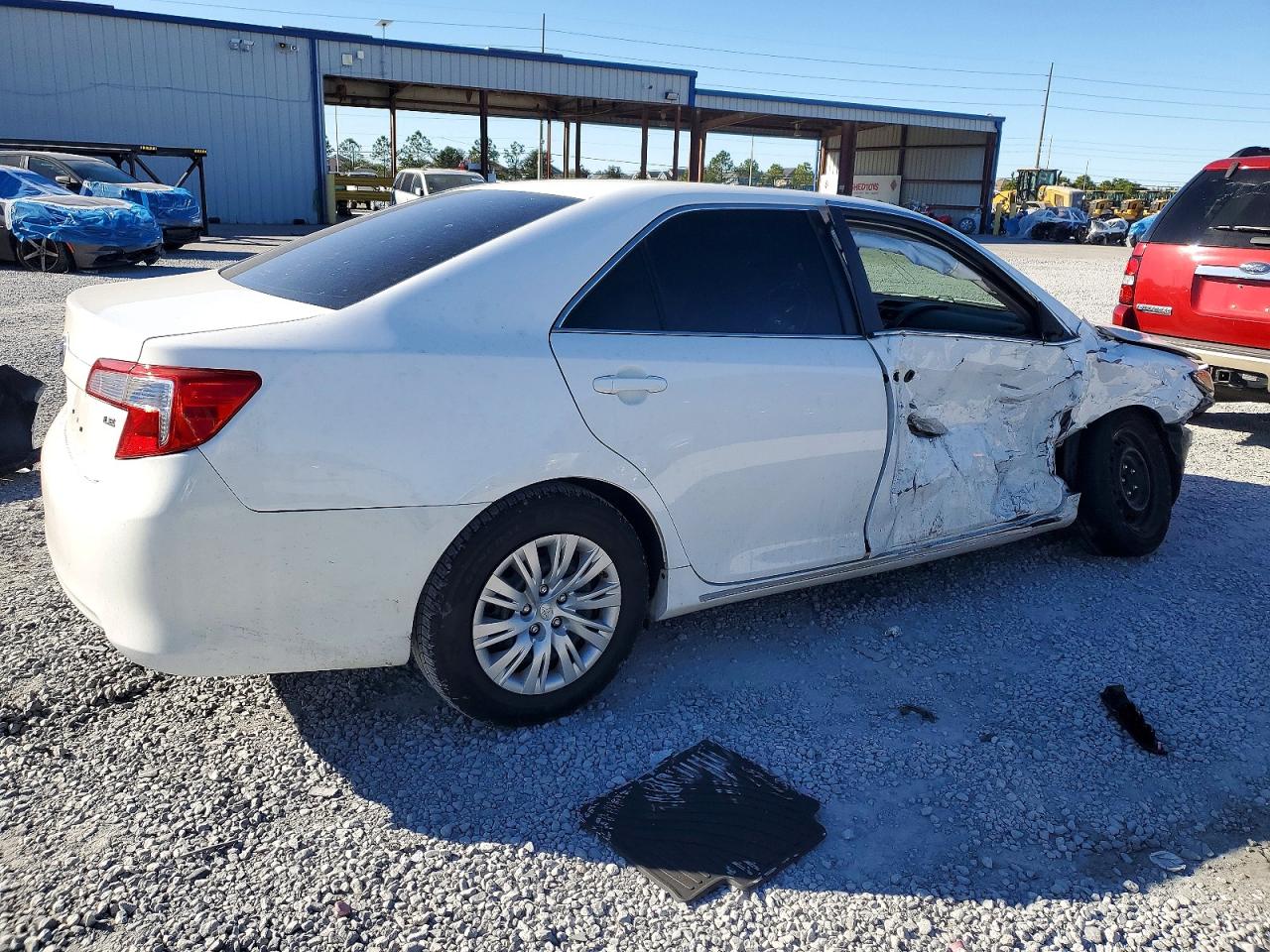 2014 TOYOTA CAMRY L photo 3