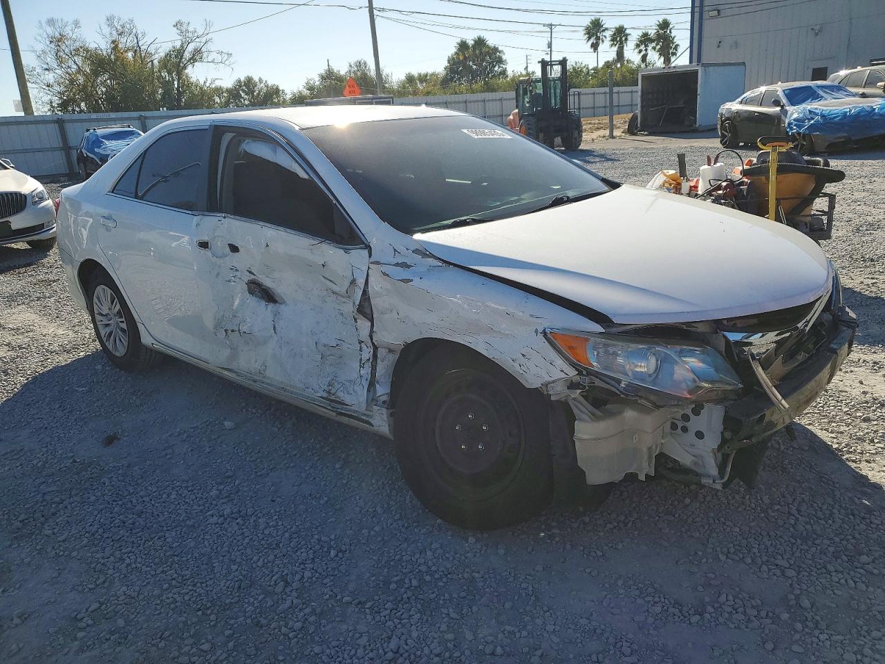 2014 TOYOTA CAMRY L photo 4