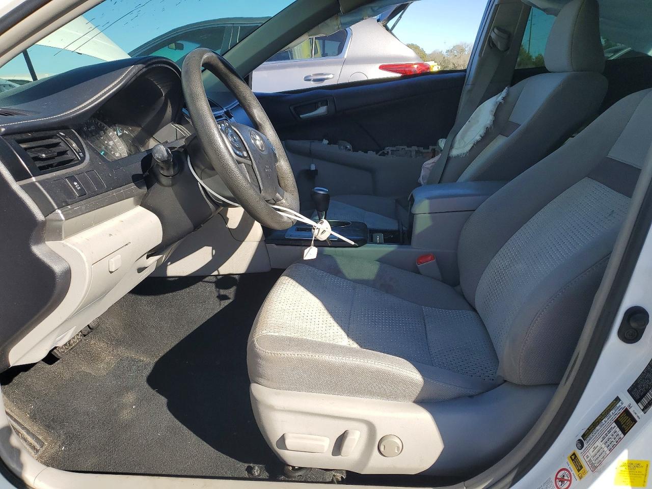 2014 TOYOTA CAMRY L photo 7