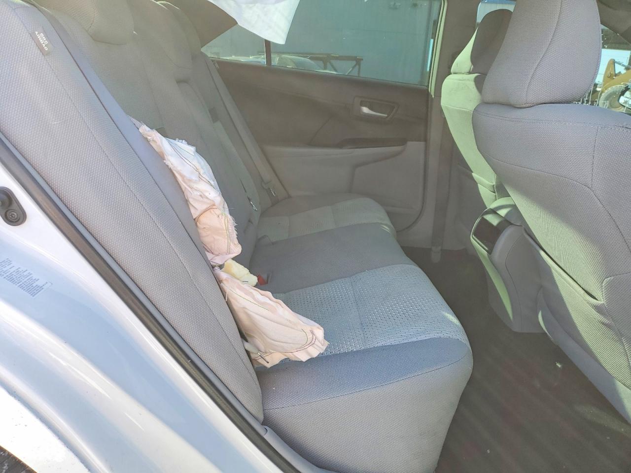2014 TOYOTA CAMRY L photo 10