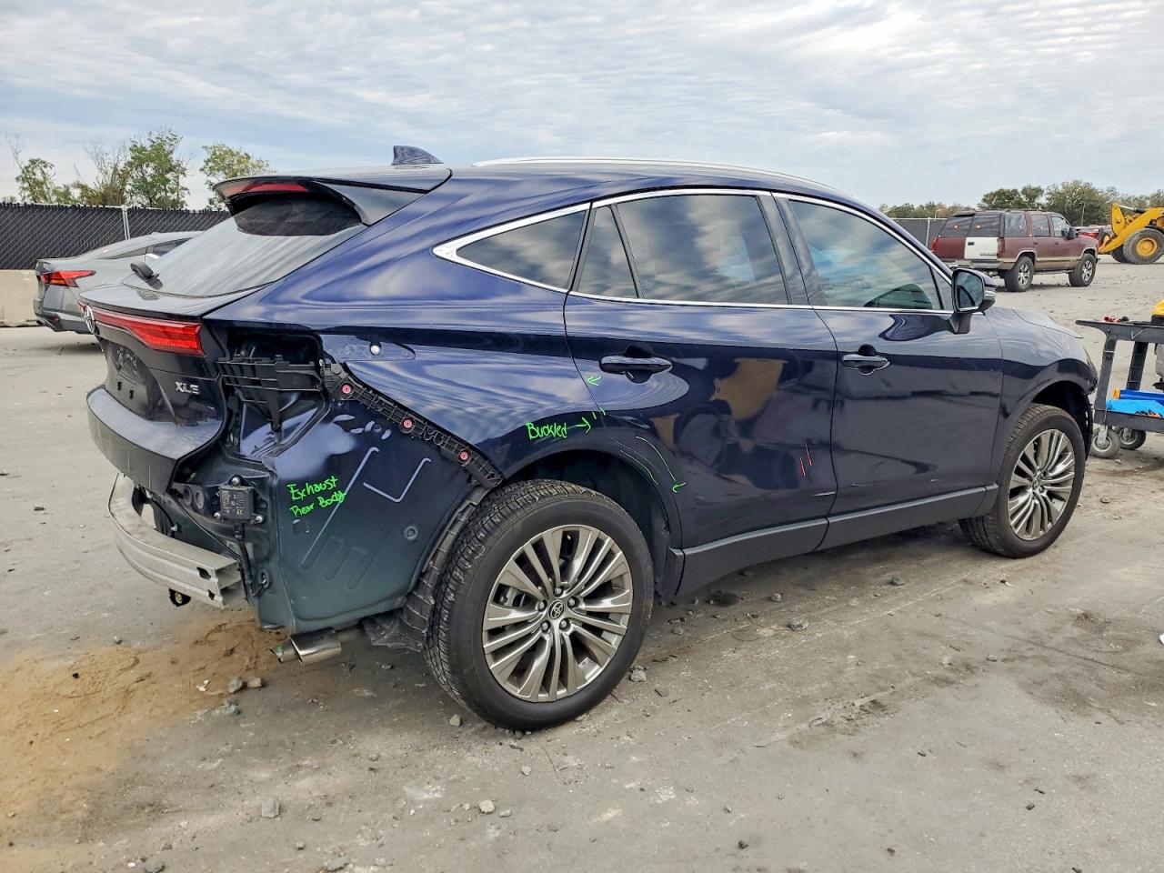 2024 TOYOTA VENZA LE photo 3